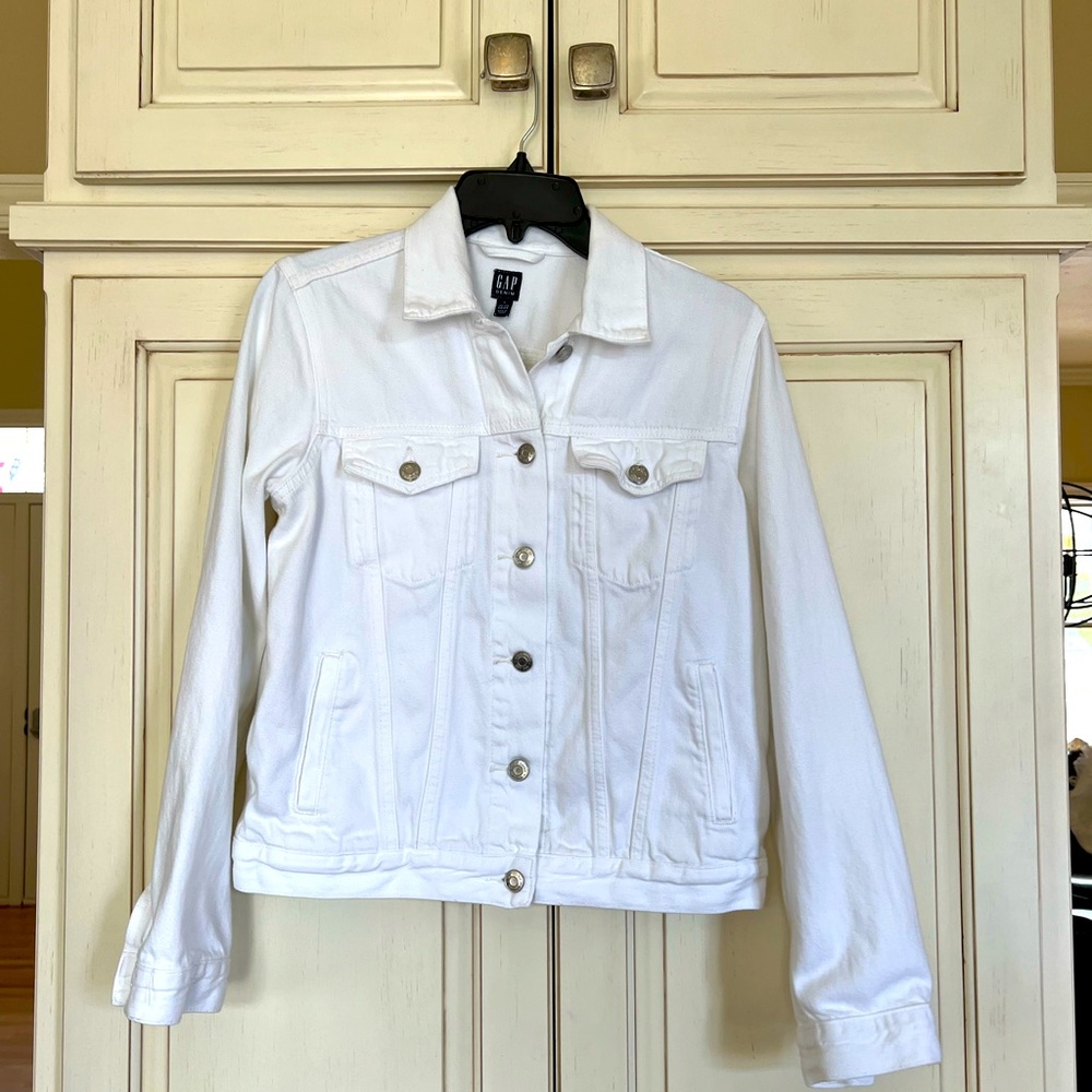 GAP women’s white denim jacket